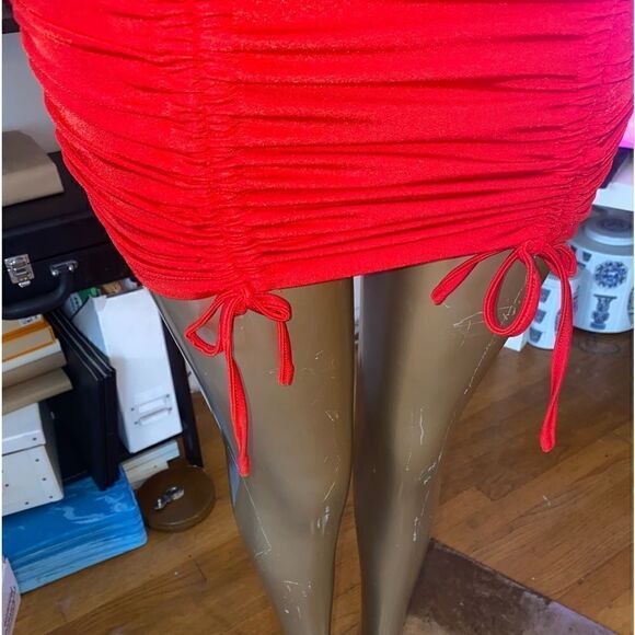 Red bodycon dress, adjustable straps, zip back, adj rouching, and gathering - Picture 4 of 10